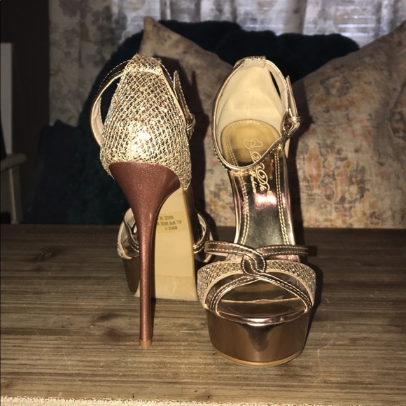 NEVER WORN GORGEOUS Rose Gold Strappy Heel 7.5 - Picture 5 of 8